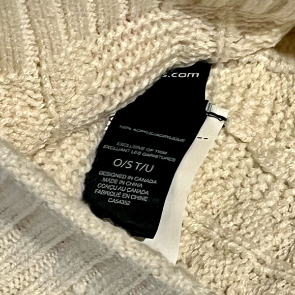 Nobis - No Cold Shoulder Beanie - Picture 13 of 14